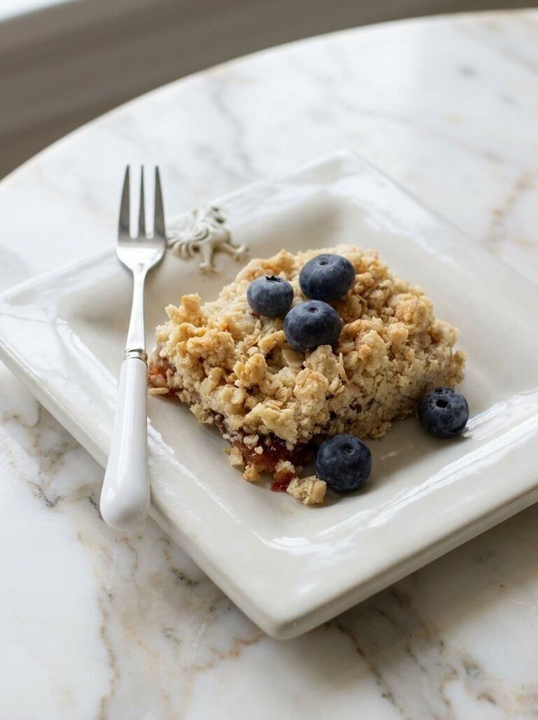 Easy Raspberry Oatmeal Crumble Bars