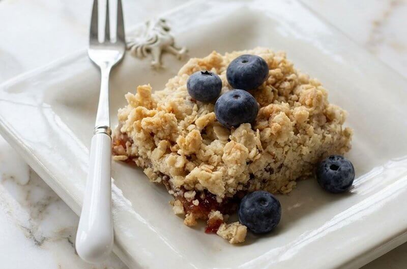 Easy Raspberry Oatmeal Crumble Bars