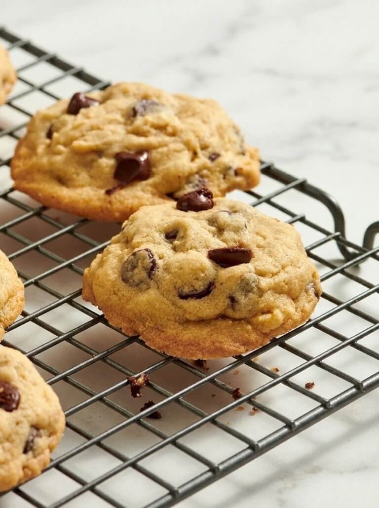 5-Ingredient Easy Chocolate Chip Cookies