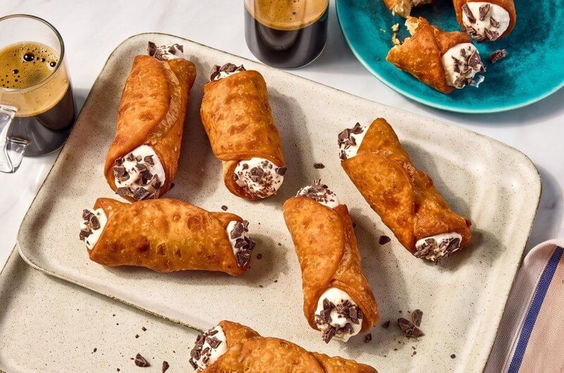 Homemade Italian Cannoli