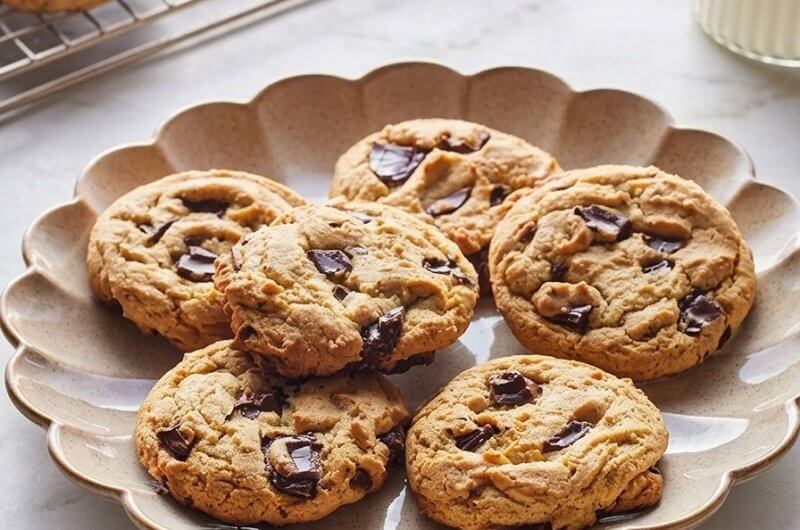 Chewy Peanut Butter Chocolate Chip Cookies