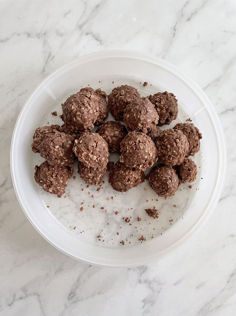 No-Bake Chocolate Peanut Butter Oatmeal Cookies