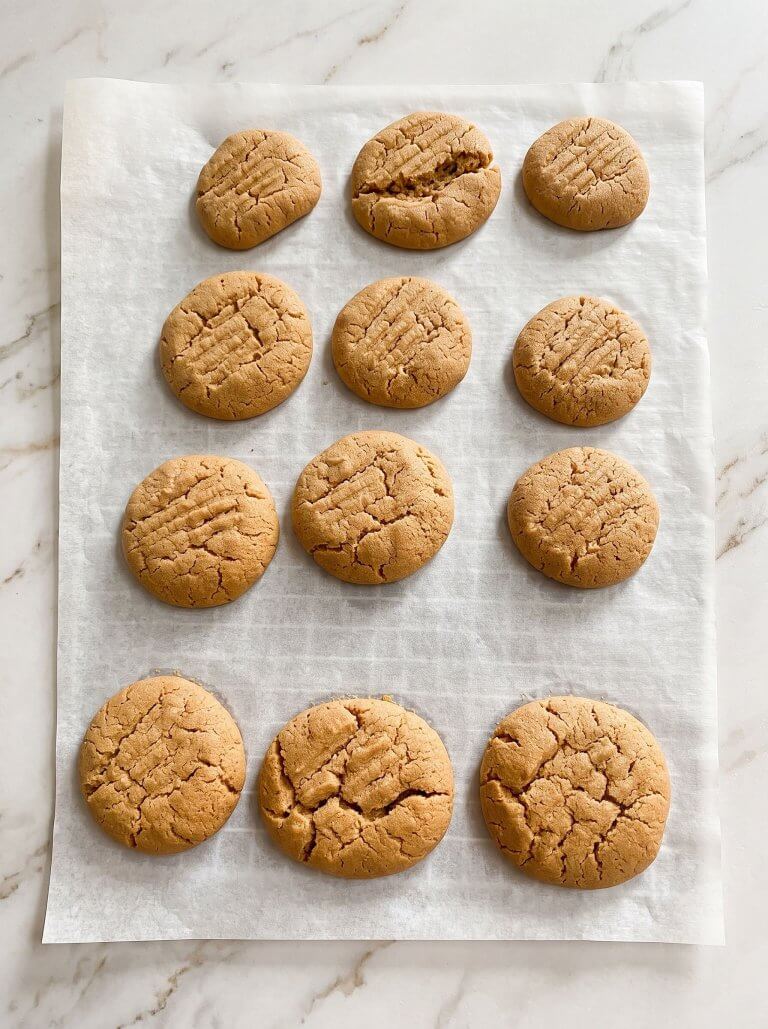 Super Easy Peanut Butter Cookies
