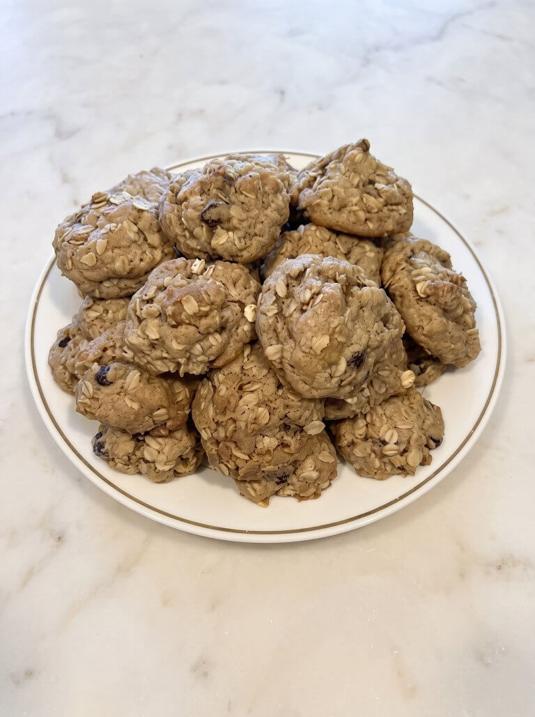 Chewy Oatmeal Raisin Cookies
