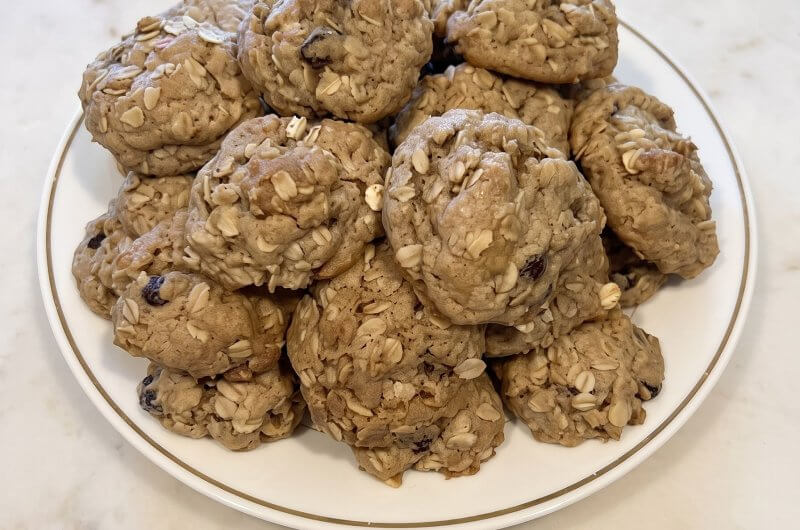 Chewy Oatmeal Raisin Cookies
