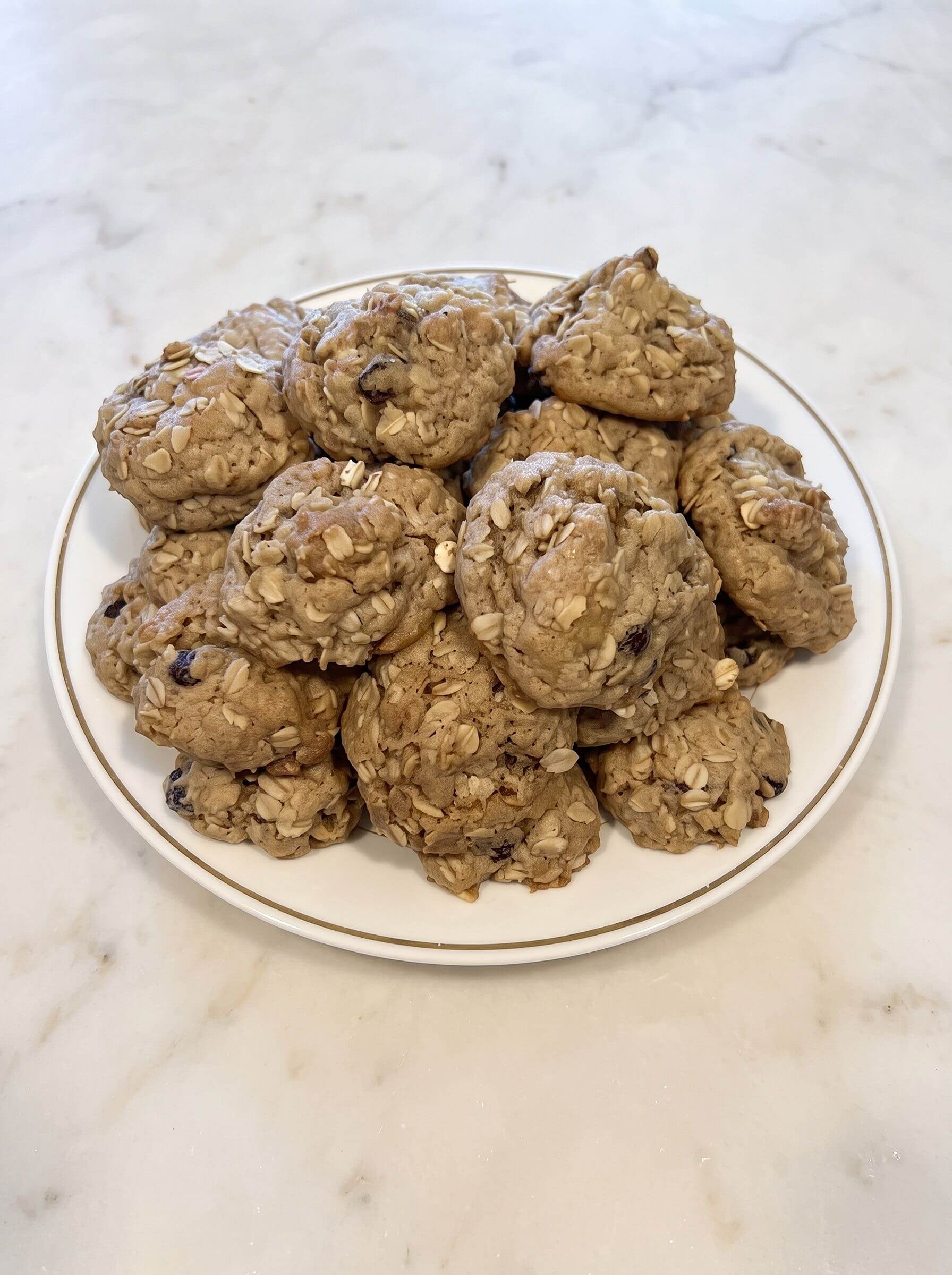 Chewy Oatmeal Raisin Cookies